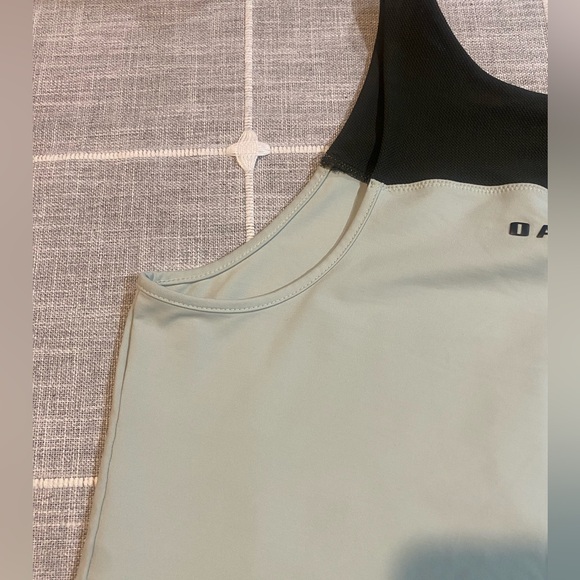 Oakley Women’s Luxe Strappy Tank Top - Picture 3 of 5